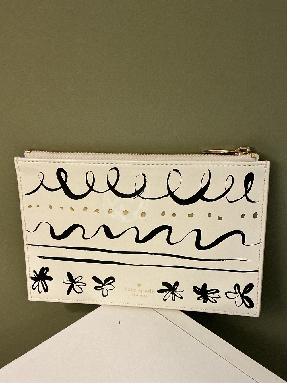 kate spade NY Daisy Place Pencil Zip Pouch Cosmetic Black Doodle Gold Accents